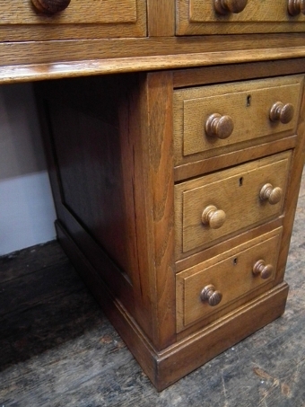 Antique Victorian Oak Kneehole Desk