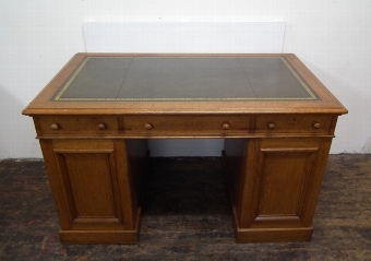 Late Victorian Oak Pedestal Desk
