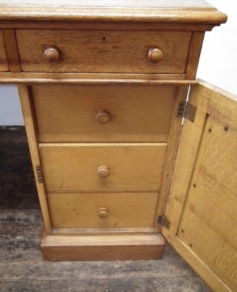 Antique Late Victorian Oak Pedestal Desk