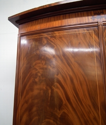 Antique :SALE: George III Mahogany Bow Fronted Linen Press