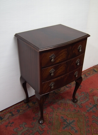 Small Bow Fronted Mahogany Chest of Drawers