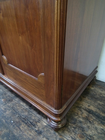Antique Late Victorian 3 Door Walnut Wardrobe