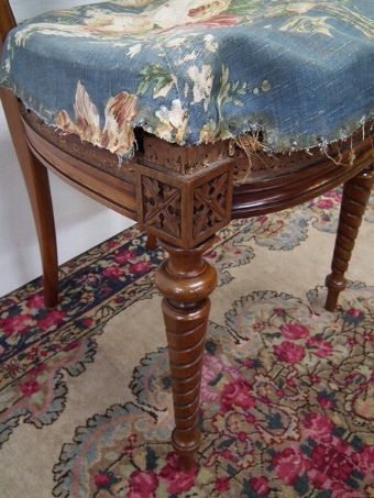 Antique Victorian Walnut Parlour Chair