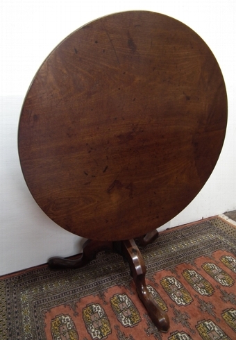 Late George II Irish Mahogany Snap Top Breakfast Table
