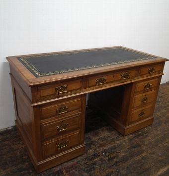 Late Victorian Oak Kneehole Desk