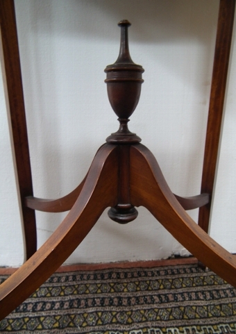 Antique Sheraton Style Inlaid Oval Occasional Table
