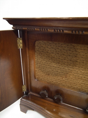 Antique Walnut Cabinet Radio