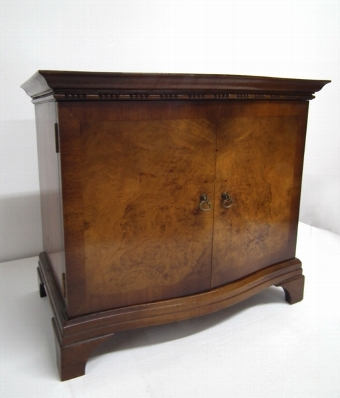 Antique Walnut Cabinet Radio