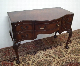 Georgian Style Mahogany Serpentine Lowboy/Dressing Table