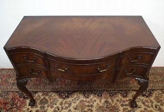 Antique Georgian Style Mahogany Serpentine Lowboy/Dressing Table