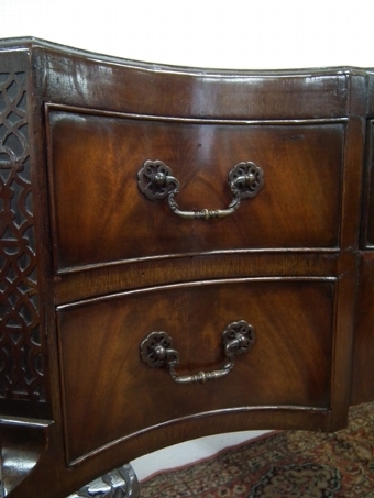 Antique Georgian Style Mahogany Serpentine Lowboy/Dressing Table
