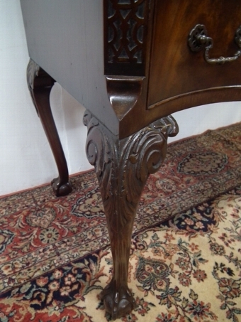 Antique Georgian Style Mahogany Serpentine Lowboy/Dressing Table