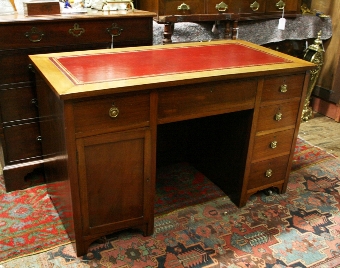 Edwardian Mahogany Kneehole Desk