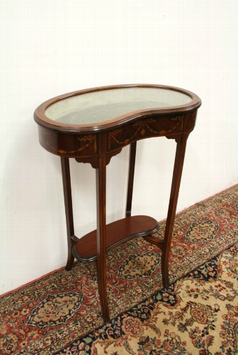 Late Victorian Kidney Shaped Bijouterie Table