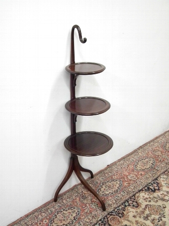 Unusual Sheraton Style Cake Stand