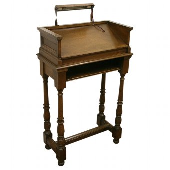 Neat Sized Oak Lectern