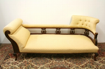 Late Victorian Walnut Chaise Longue