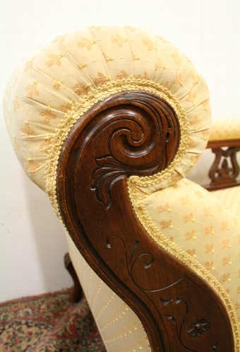Antique Late Victorian Walnut Chaise Longue