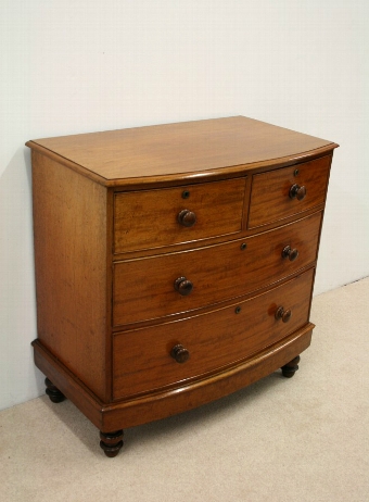 Early Victorian Bow Front Chest of Drawers