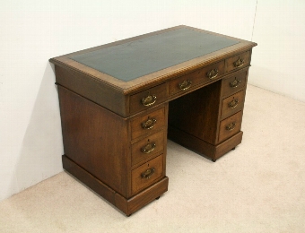Late Victorian Oak Kneehole Desk