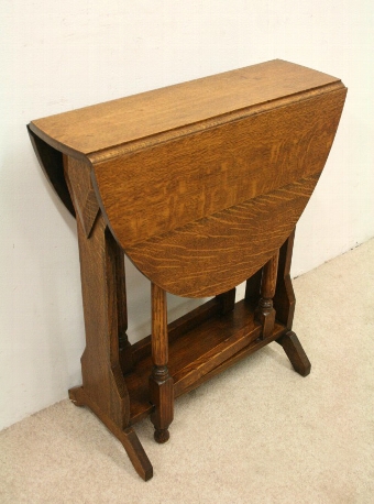 Antique Neat Sized Oak Gateleg Table