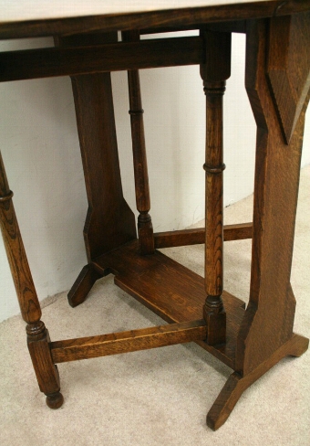 Antique Neat Sized Oak Gateleg Table
