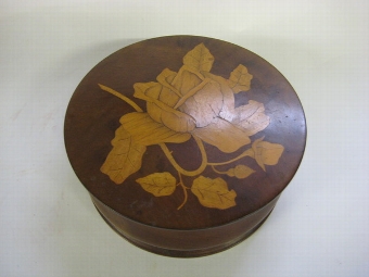 Yew Bowl with Lid