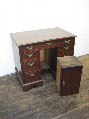 Antique George III Neat Sized Kneehole Desk