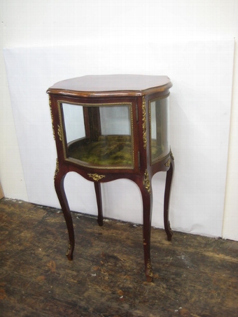 French Mahogany Serpentine Vitrine/Display Cabinet