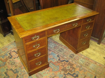 Late Victorian Mahogany Kneehole Desk
