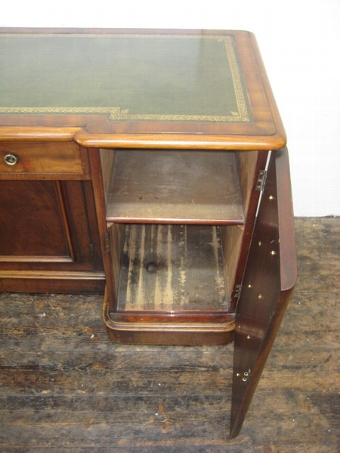 Antique Victorian Mahogany Desk