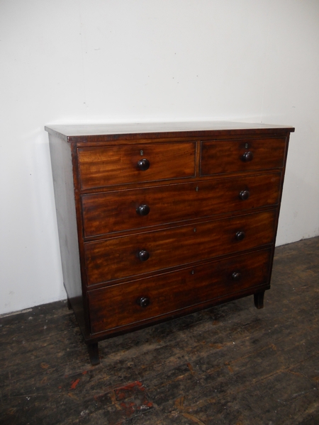 George III Fiddleback Mahogany Chest of Drawers