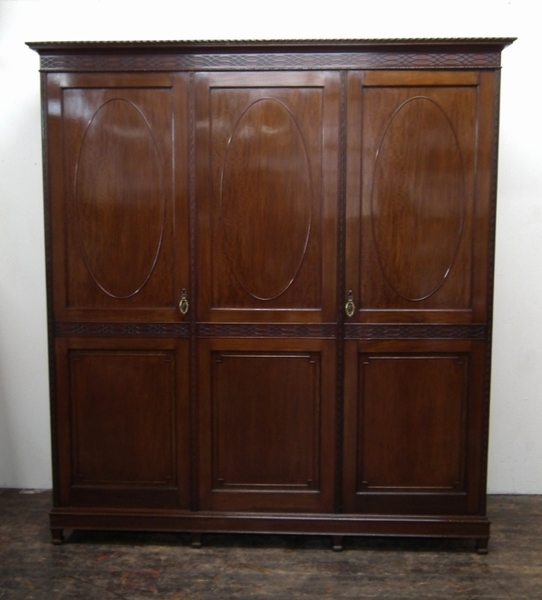 Georgian Style Mahogany 3 Door Wardrobe