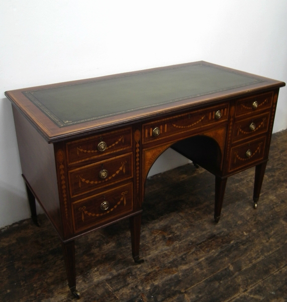 Sheraton Revival Kneehole Dressing Table