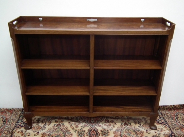 Whytock & Reid Exhibition Quality Mahogany Bookcase