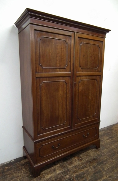 Georgian Style Mahogany Wardrobe