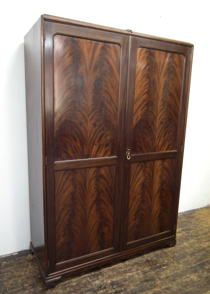 Whytock & Reid 2 Door Mahogany Wardrobe