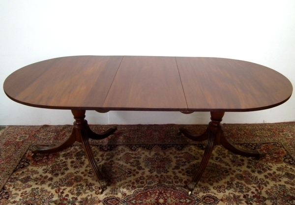 Antique Georgian Style Solid Mahogany Pedestal Dining Table
