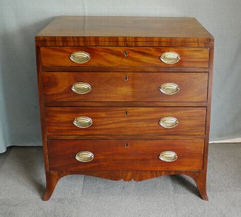 Regency mahogany chest of drawers