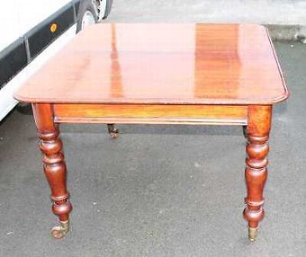 Antique Good Victorian Mahogany Dining Table with Turned Legs. 2 Leaves extends 7ft max