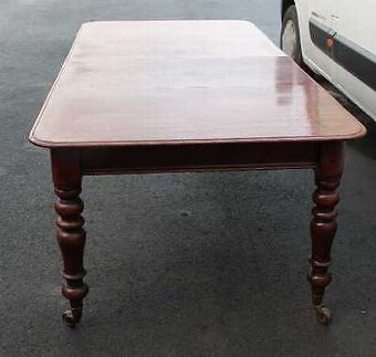 Antique Good Victorian Mahogany Dining Table with Turned Legs. 2 Leaves extends 7ft max