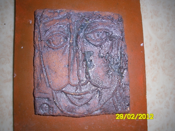 WOOD AND POTTERY SCULPTURE PLAQUE - ORIGINAL SCULPTURE  OF A MAN'S FACE,SIGNED BY ARTIST-FOLLOWER OF PICASSO