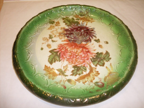 ANTIQUE STAFFORDSHIRE DECORATIVE PLATE, CHRYSANTHEMUM CIRCA 1899 , NUMBERED R'N'332666