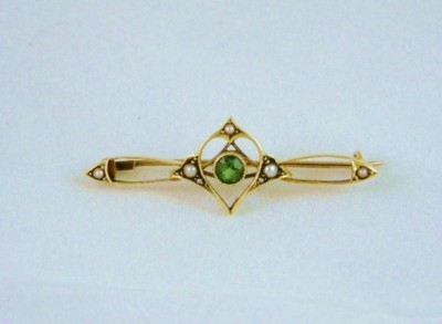 9ct Gold Peridot and Seed Pearl Brooch