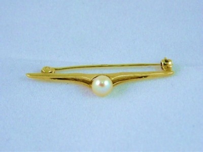 9ct Gold and Pearl Brooch