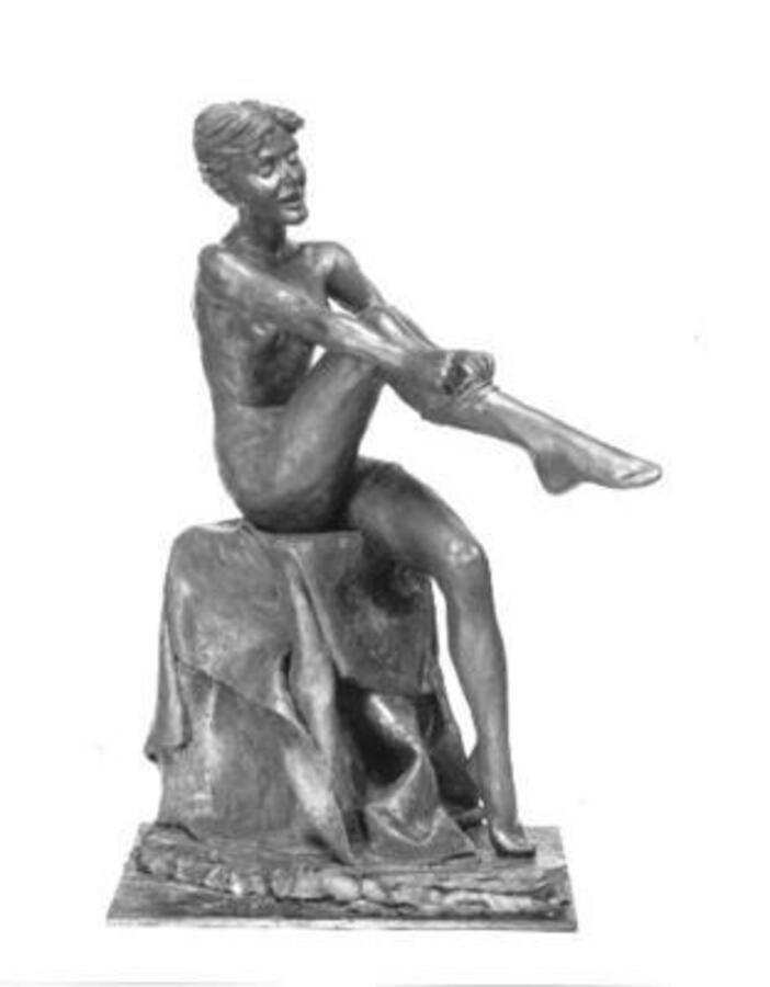 GIRL DRESSING BY ENZO PLAZZOTTA