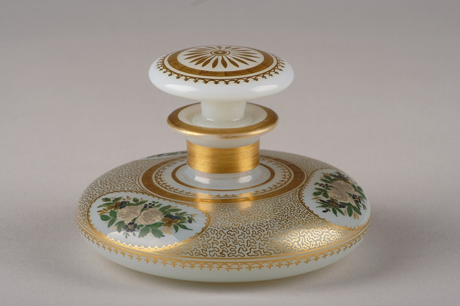 Perfume bottle made of opal cristal.