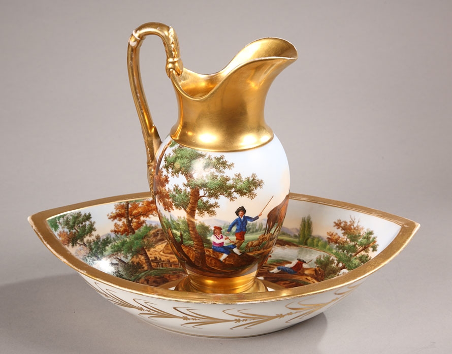 Ewer and basin in Porcelain