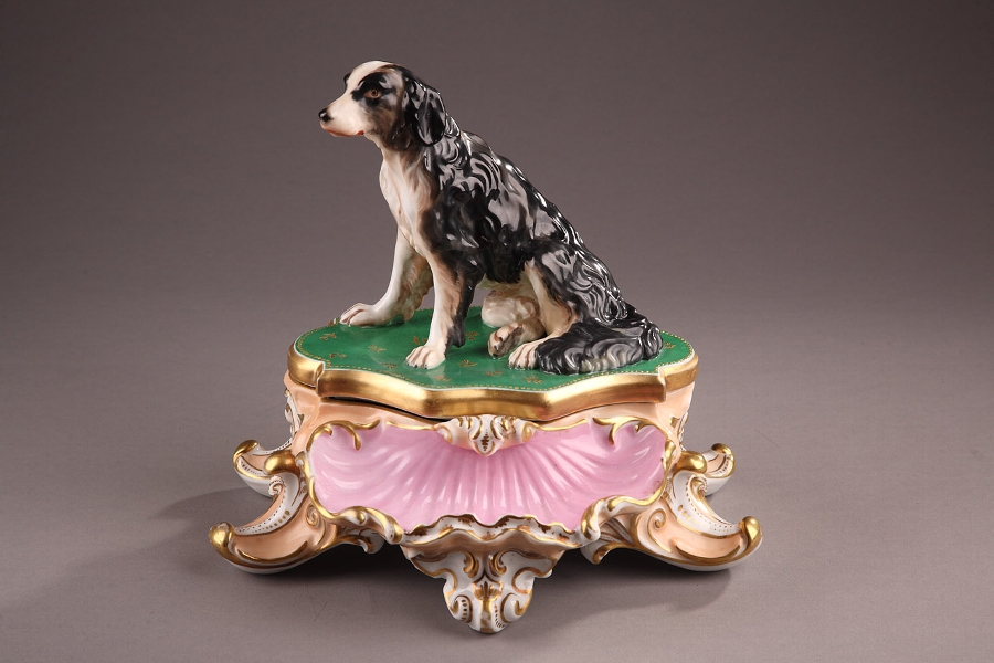 Unusual Paris porcelain inkstand decorated with a sitting