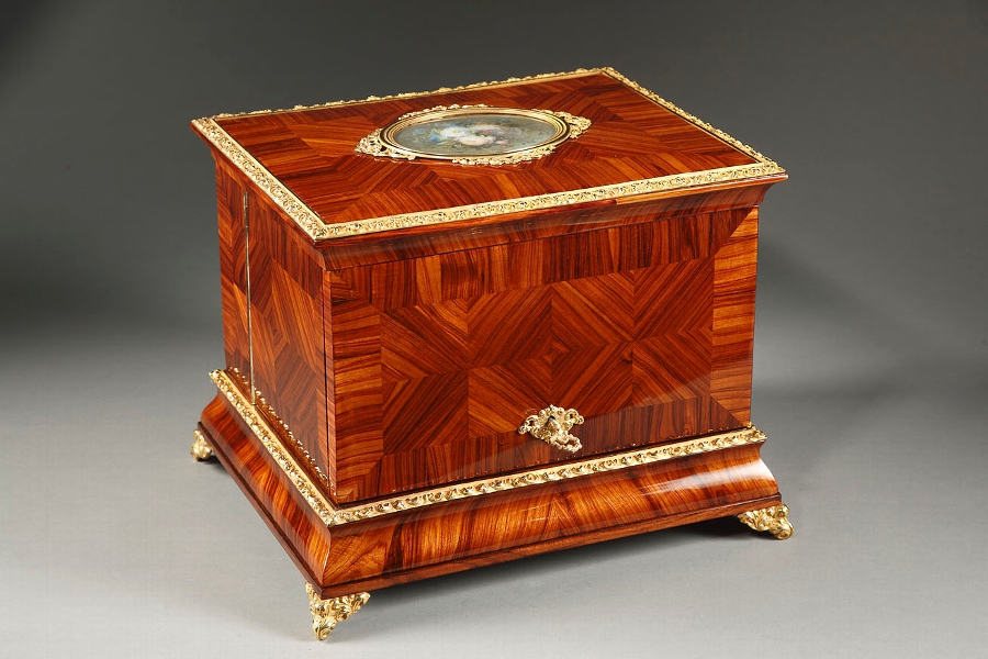 French second Empire Cigar box in rosewood veneer and miniature porcelain